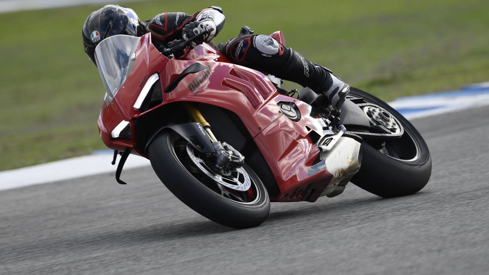 Panigale-v4-s-2022-Visordown-Review